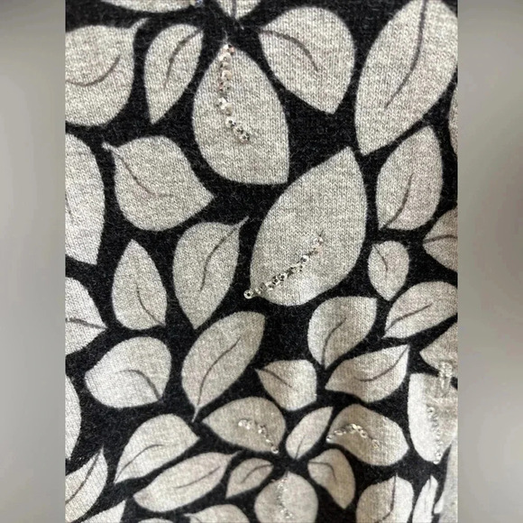 Charter club women’s size medium long sleeve black and gray Leaf design weater - Picture 5 of 5